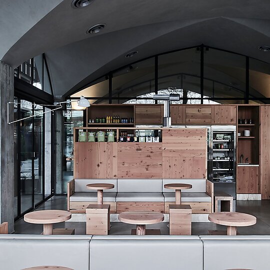 St Ali & The Queen by