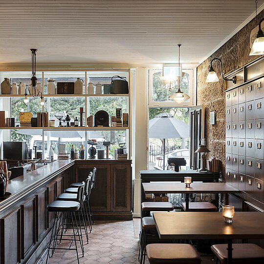 Interior photograph of Frank Mac's by Tom Ferguson
